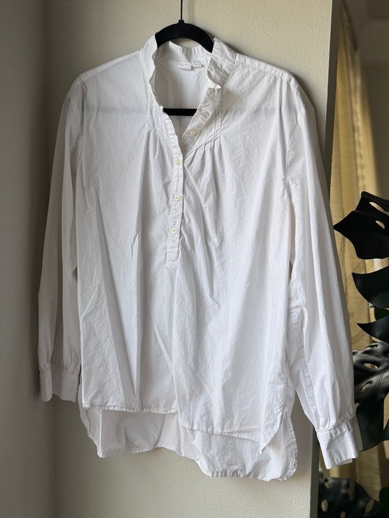 GAP Tops - GAP White Long-Sleeve Button-Down Shirt